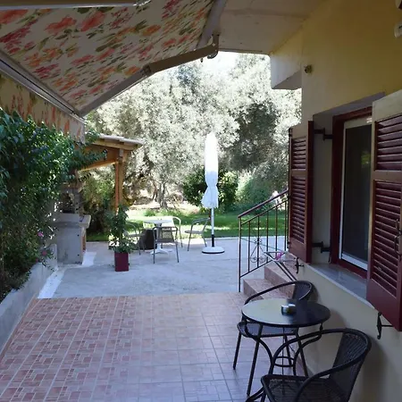 To Agridi Tsoukaládhes